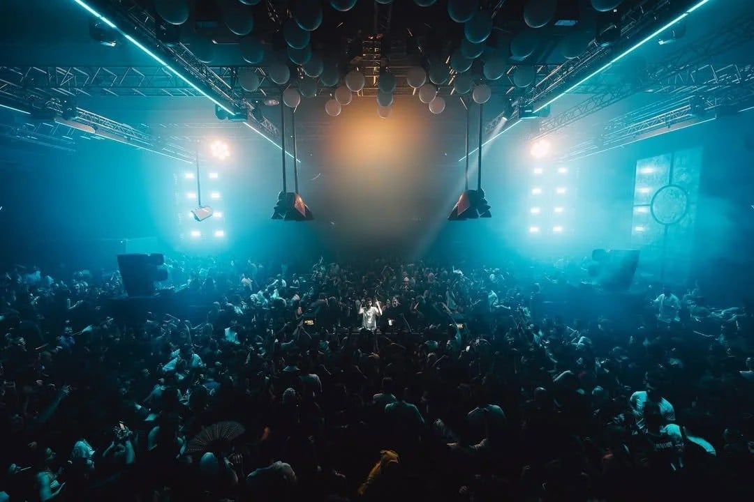 Abstract representation of sound waves and music visualization